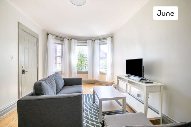 Foto del edificio - ROOM ONLY in 2-bed/1.0-bath Home