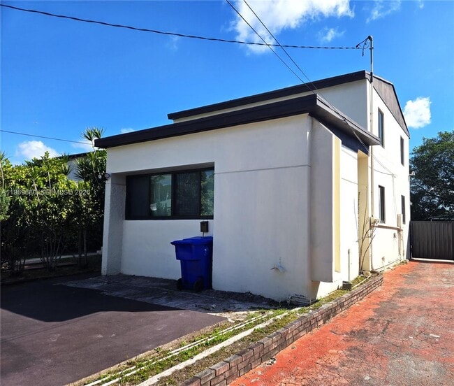 Foto del edificio - 323 SW 31st Ct