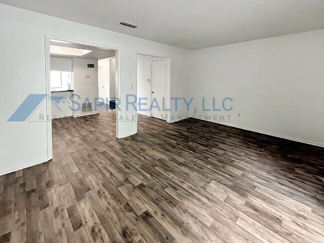 Building Photo - 6000 Regent Manor