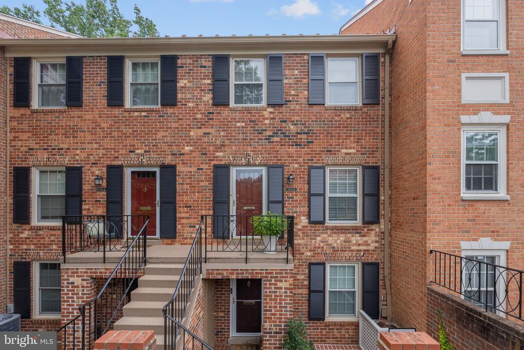 Primary Photo - 3241 Sutton Pl NW