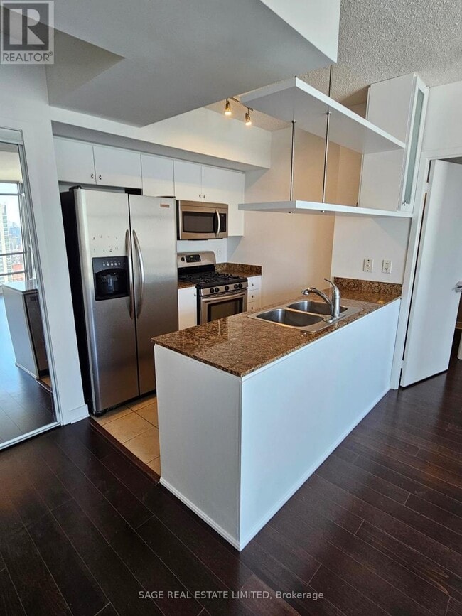 Building Photo - 3 Navy Wharf Ct