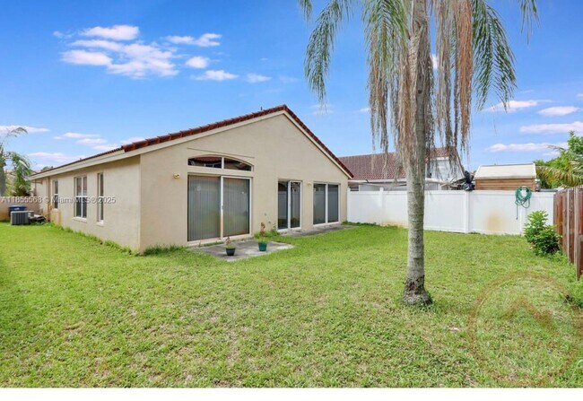 Foto del edificio - 19030 NW 54th Ave