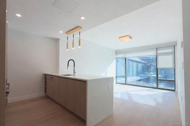 Foto del edificio - 38-20 Parsons Blvd