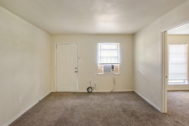 Foto del edificio - 5415 3 Rd St