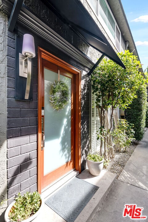 Foto del edificio - 4443 Saugus Ave