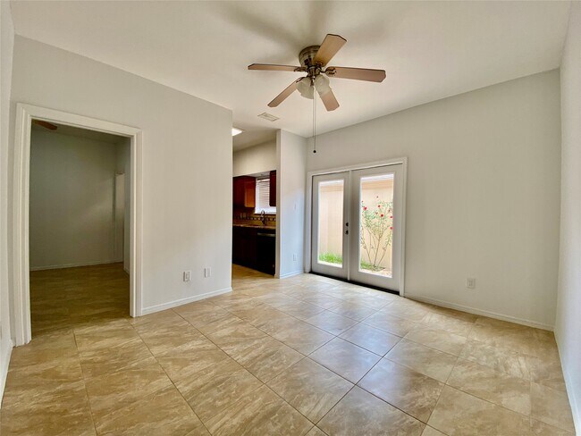 Building Photo - 752 Augusta Dr