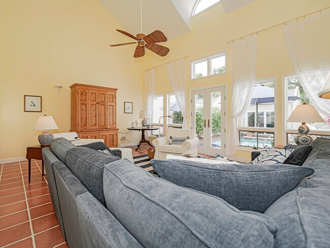 Foto del edificio - 8367 Baytree Dr