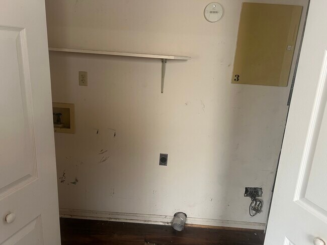 Building Photo - 3260 Spring Hollow Ave
