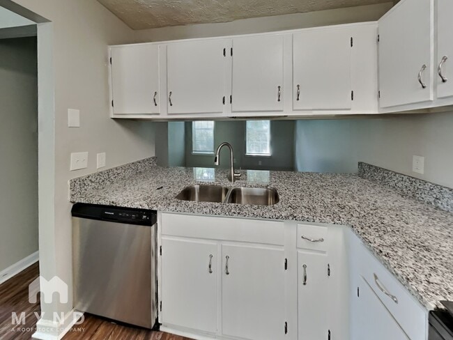 Building Photo - 334 Pin Oak Ct SW