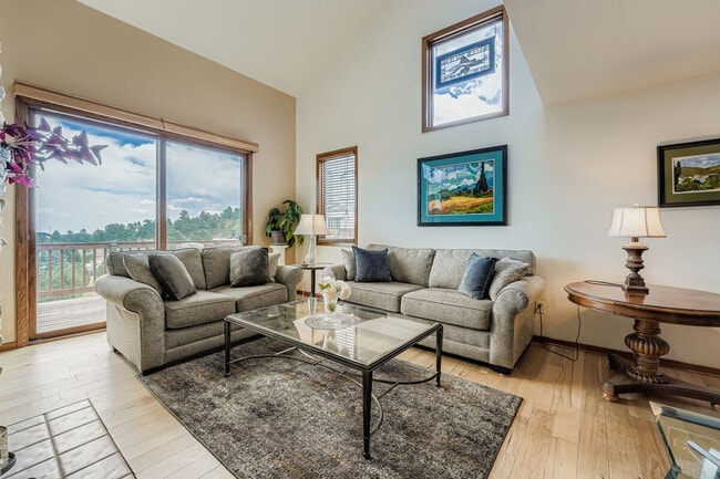 Building Photo - 776 Chimney Creek Dr