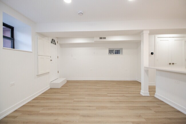 Foto del edificio - 1139 N Winchester Ave