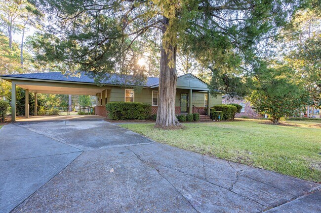 Building Photo - 1902 Groveland Rd