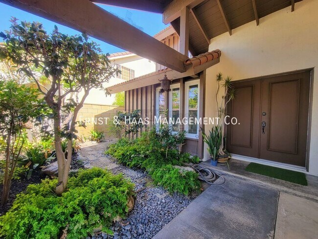Foto del edificio - Beautiful 4 Bedroom 2.5 Bath Executive Hom...