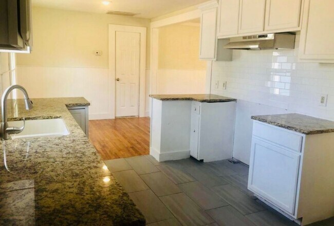 Foto del edificio - Affordable Tech Terrace Home