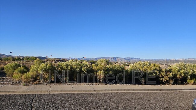 Foto del edificio - 137 Granite Springs Rd