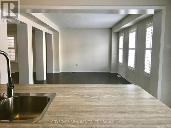 Building Photo - 8600 Sweet Chestnut Dr