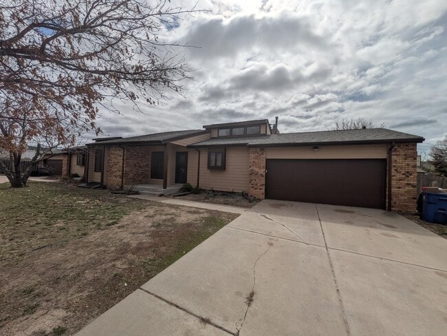 Building Photo - 3132 N Longfellow Ct