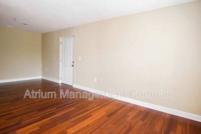 Foto del edificio - 2047 Dixie Belle Dr