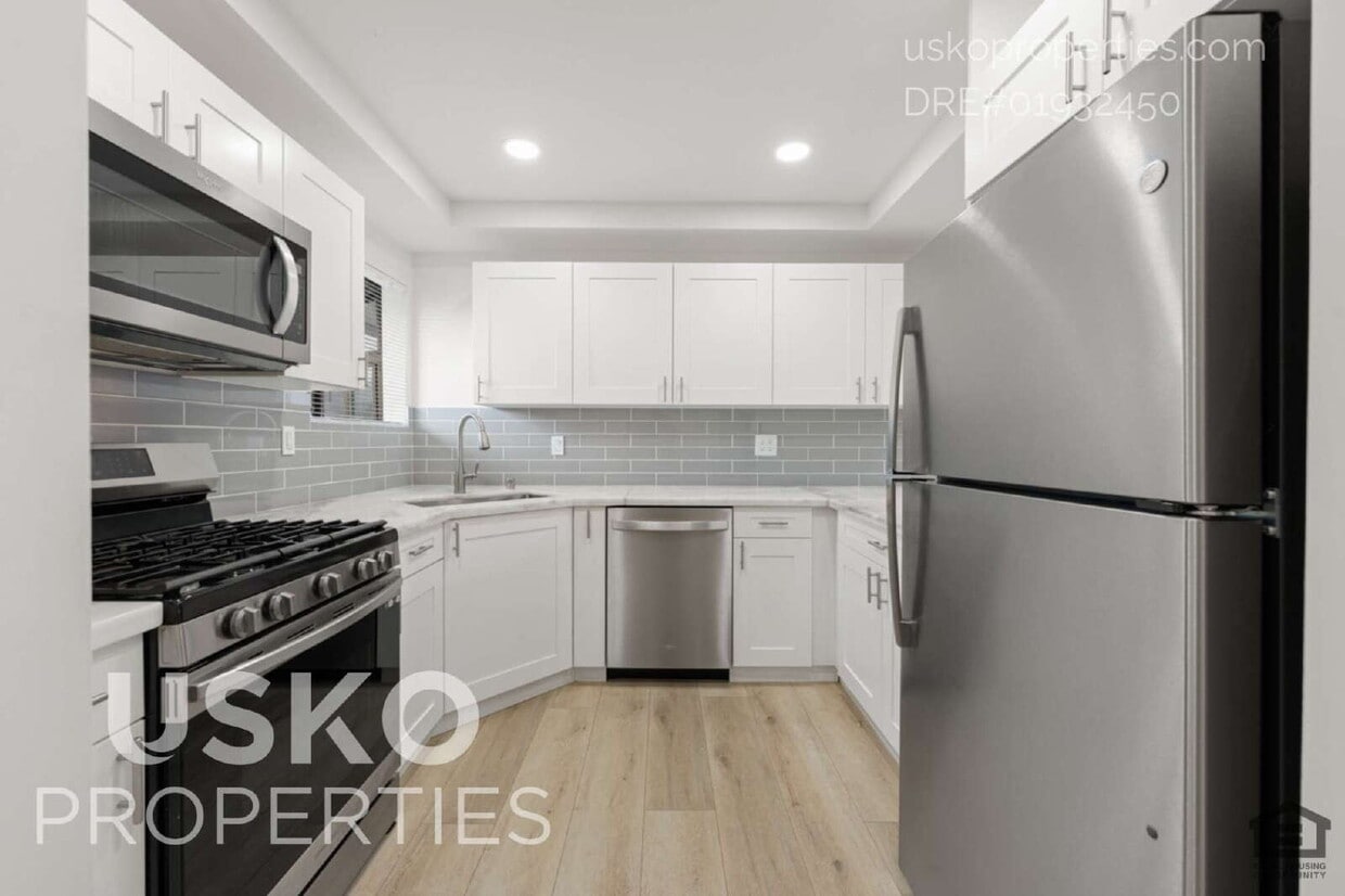 Primary Photo - "Spacious 3-Bed Condo with 2 Baths in Citr...