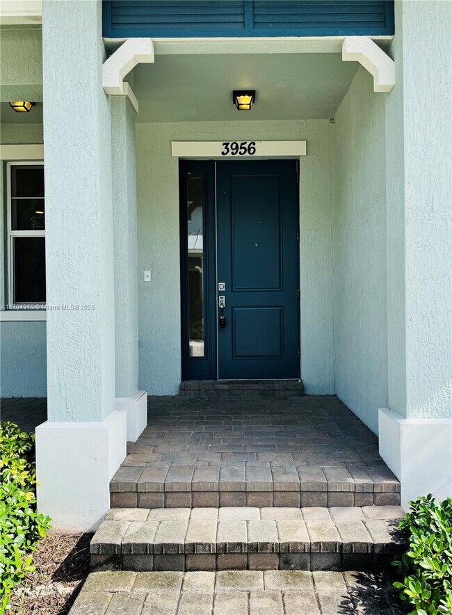 Foto del edificio - 3956 Poinciana Ln