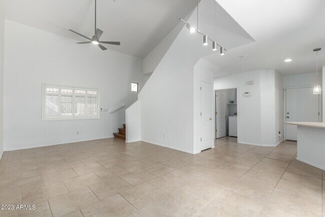 Building Photo - 8001 W Carolina Dr