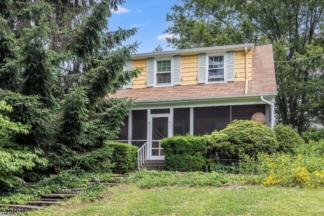 Foto del edificio - 61 Maplewood Ave