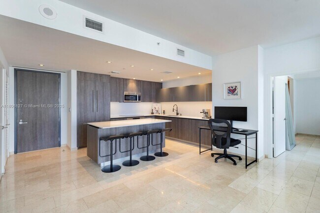 Foto del edificio - 88 SW 7th St