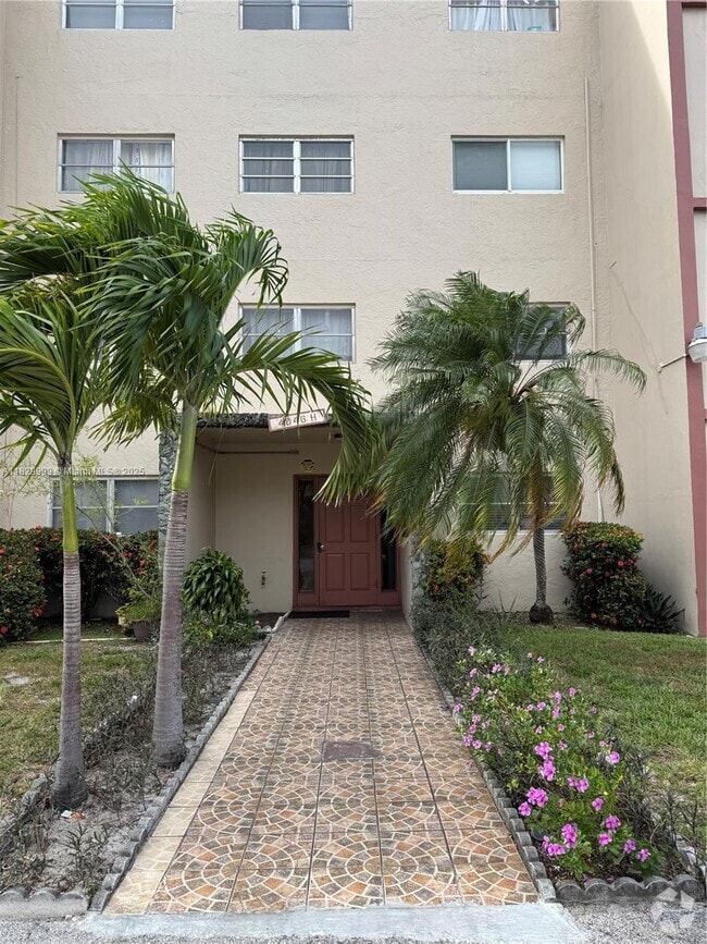 Building Photo - 4046 NW 19th St