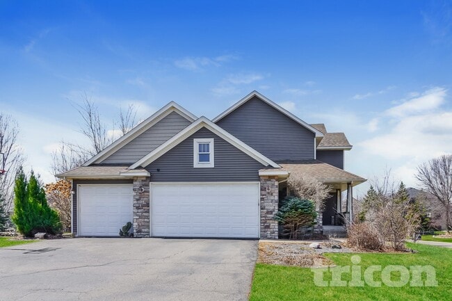 Building Photo - 606 Lincoln Dr NE