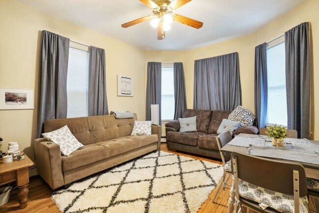 Foto del edificio - 9/1/26 No Fee! Spacious Mission Hill/Brigham Circle 3BR w/d in unit!