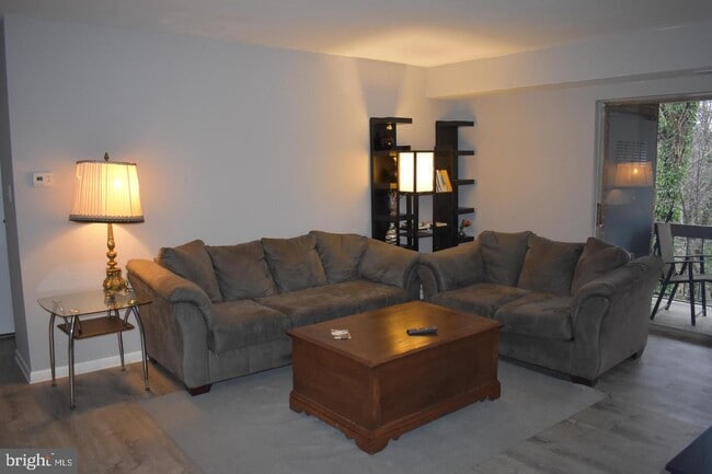 Building Photo - 222-10 Echelon Rd-222-10