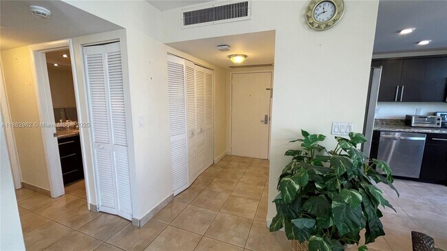 Foto del edificio - 780 NE 69th St