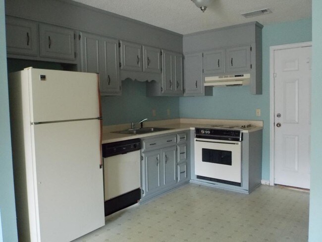 Foto del edificio - 140 Lanier Dr