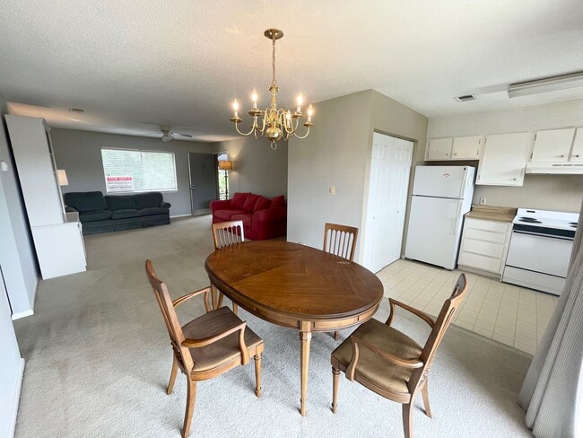 Building Photo - Shandon Gardens Unit #12