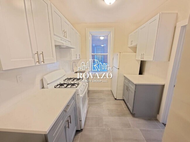 Building Photo - 691 Elizabeth Ave