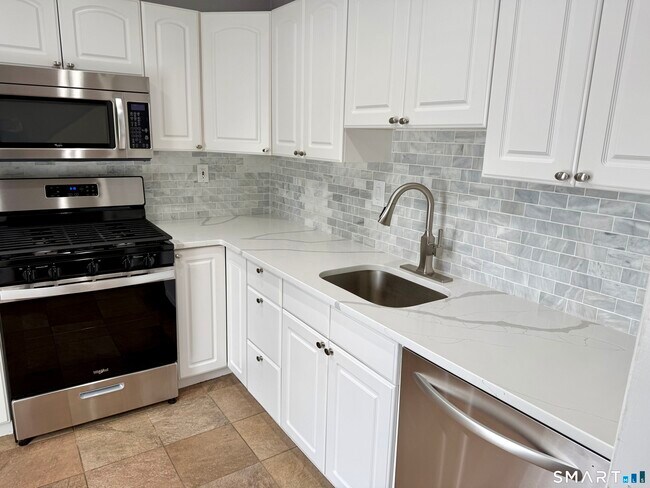 Foto del edificio - 9 Watch Hill Cir