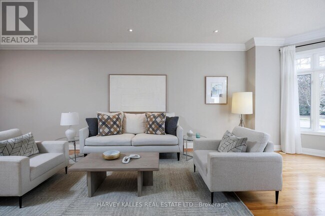 Building Photo - 157 St Lawrence Dr