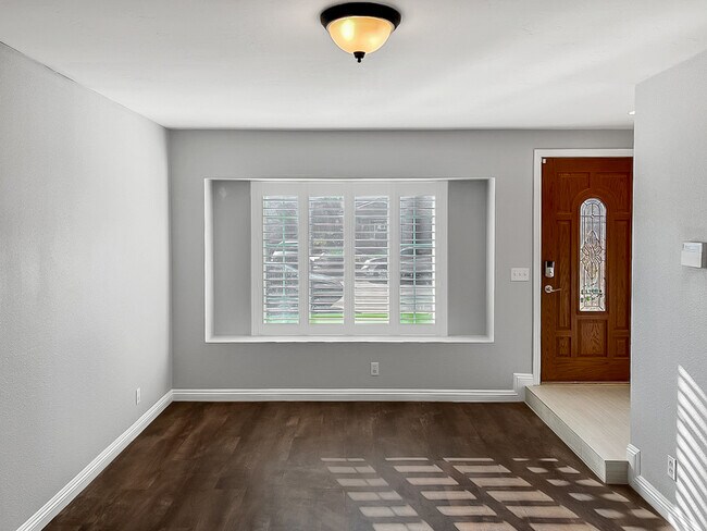 Building Photo - 10353 Woodrose Ave