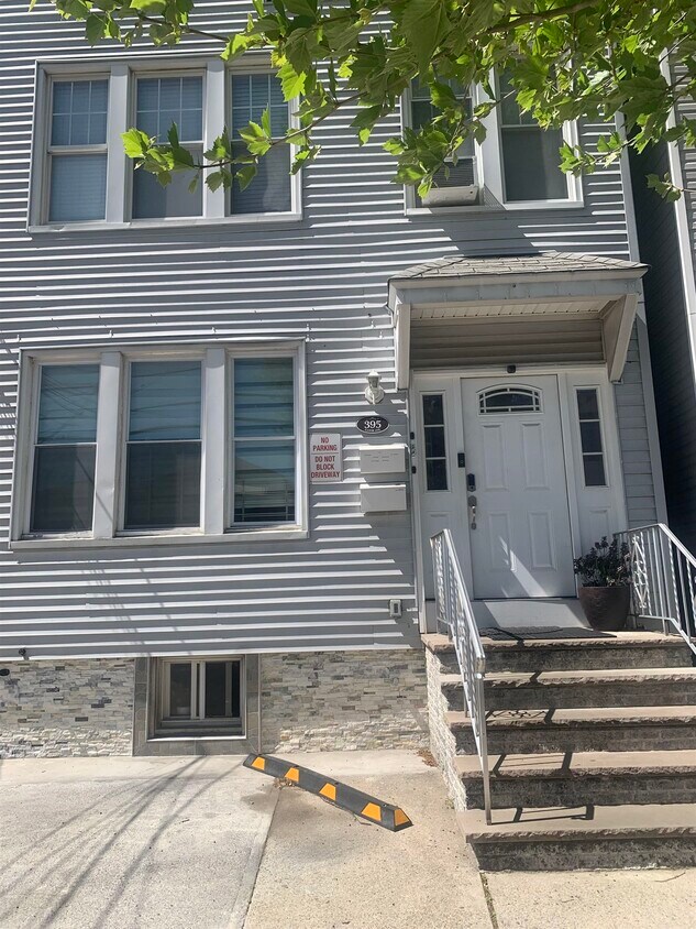 Foto del edificio - 395 Cator Ave