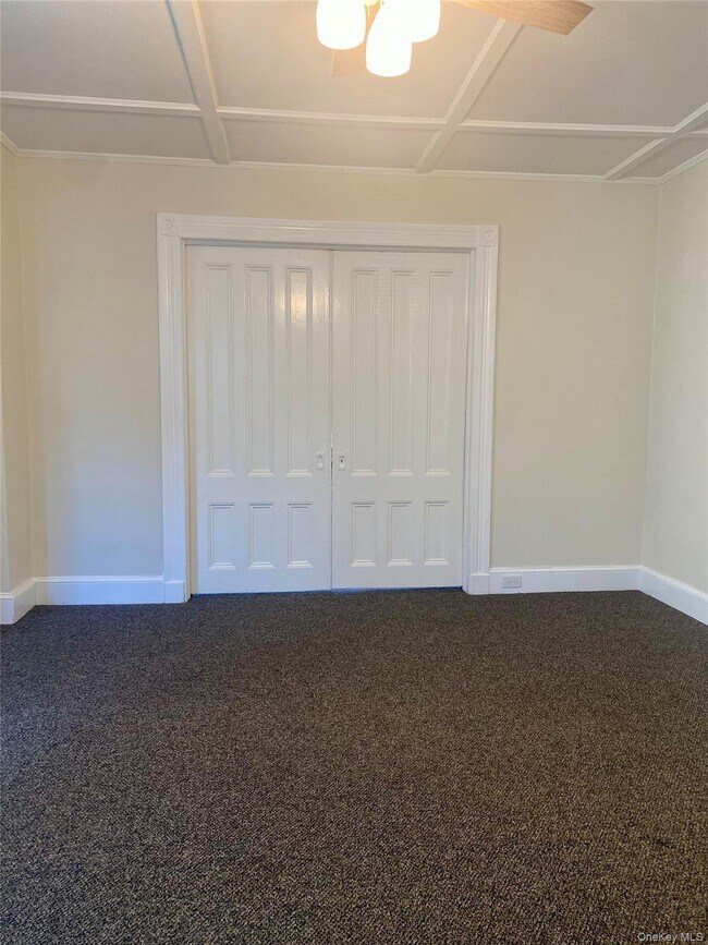 Foto del edificio - 245 Scudder Ave