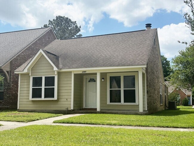 Foto del edificio - 1741 Twisted Oak Ln