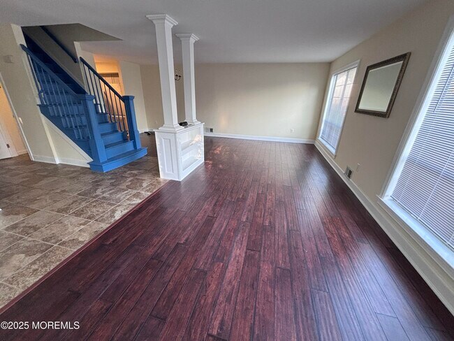 Building Photo - 258 Teasdale Pl
