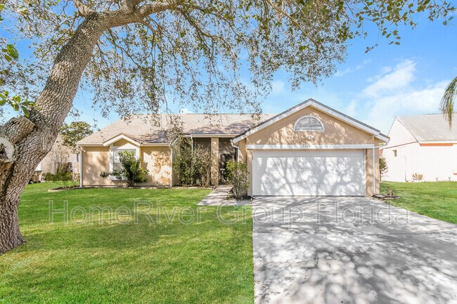 Building Photo - 7360 Lazy Hill Dr