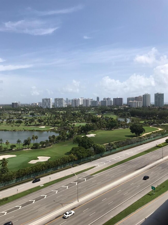 Foto del edificio - 3300 NE 191st St