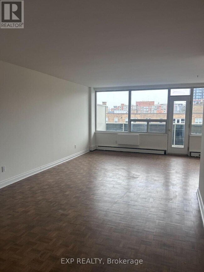 Photo du bâtiment - 650 Briar Hill Ave