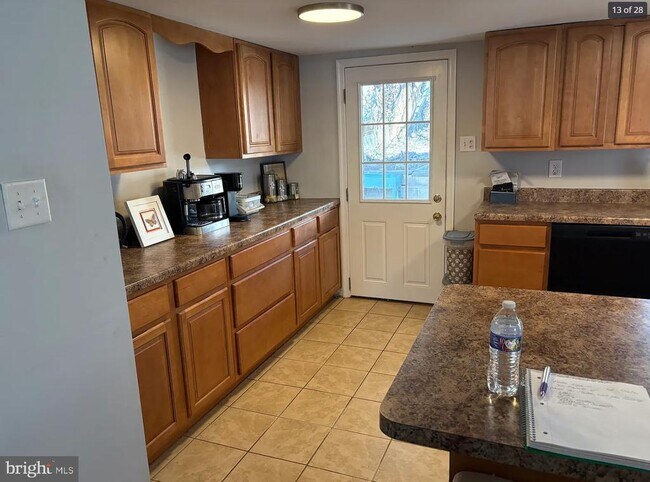 Foto del edificio - 341 Emmett St