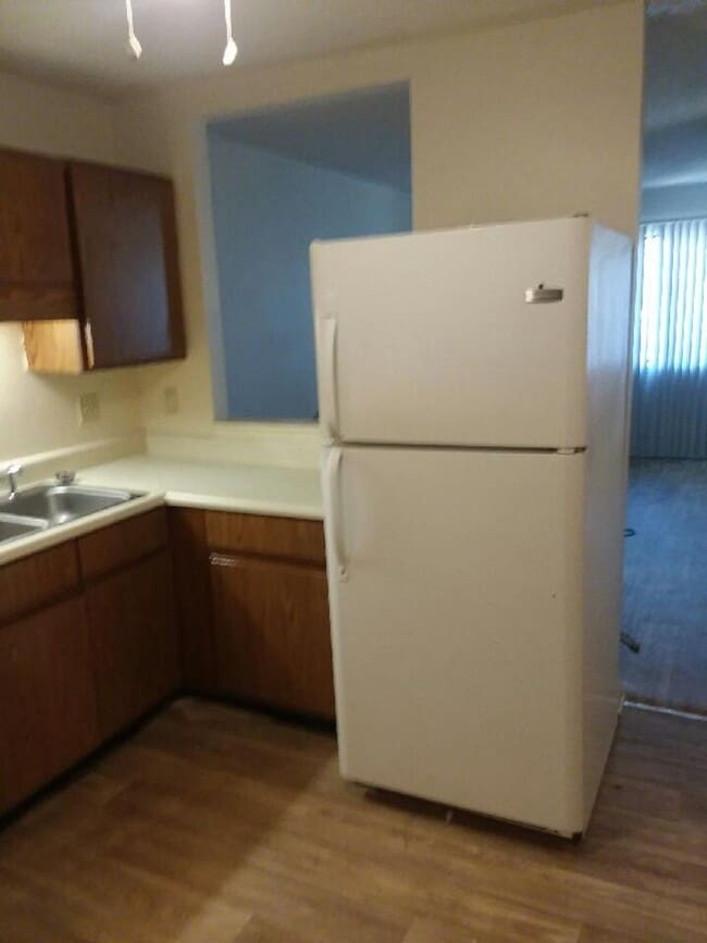 Building Photo - 2 bedroom 1 bath condo