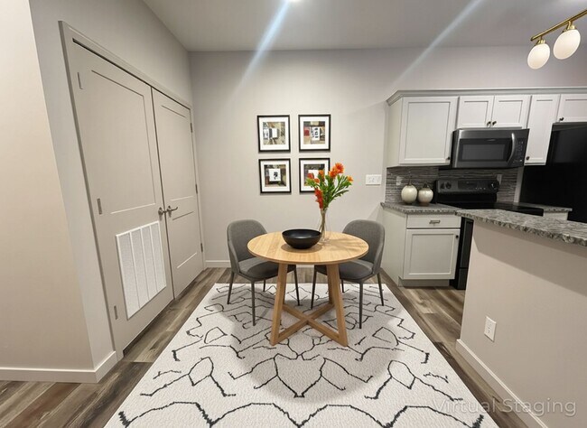 Foto del edificio - 2 Bedroom  2 Bath Garden Level on Table Rock Lake - Lakeside Apartment Branson, MO - Flexible Lea...