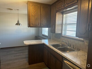 Building Photo - 1352 Meadow Ln