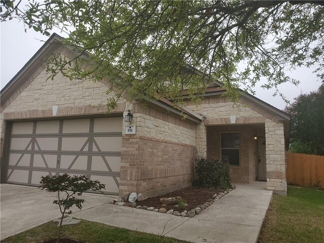 Foto del edificio - 551 New Country Rd